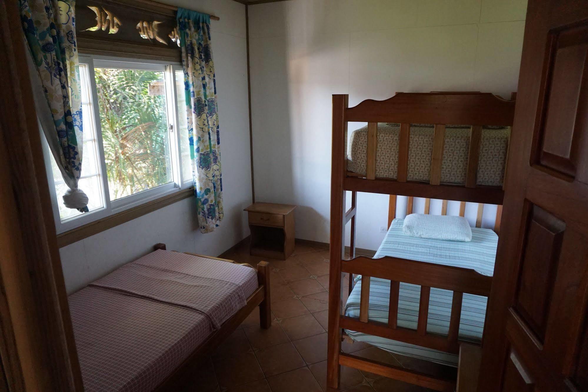 Spanish By The Sea - Bocas Bocas Town Exterior foto